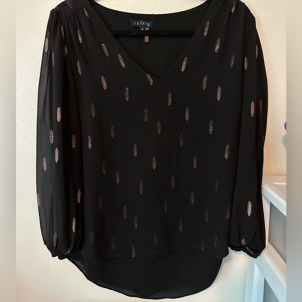 1 state black and metallic top